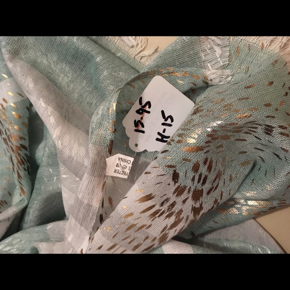 NWT Beautiful Howard’s Scarf - Picture 5 of 5